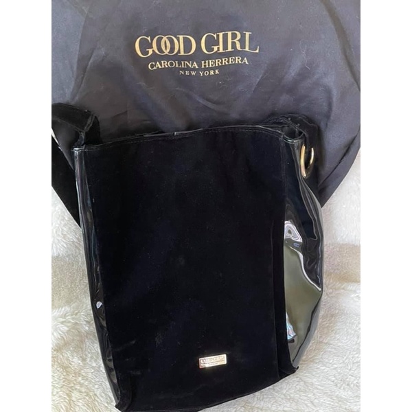 Good girl carolina store herrera velvet bag