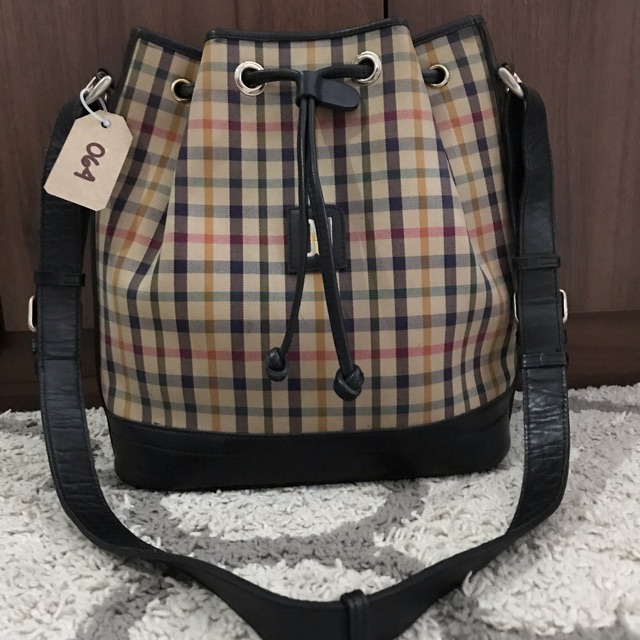 Daks discount handbag price