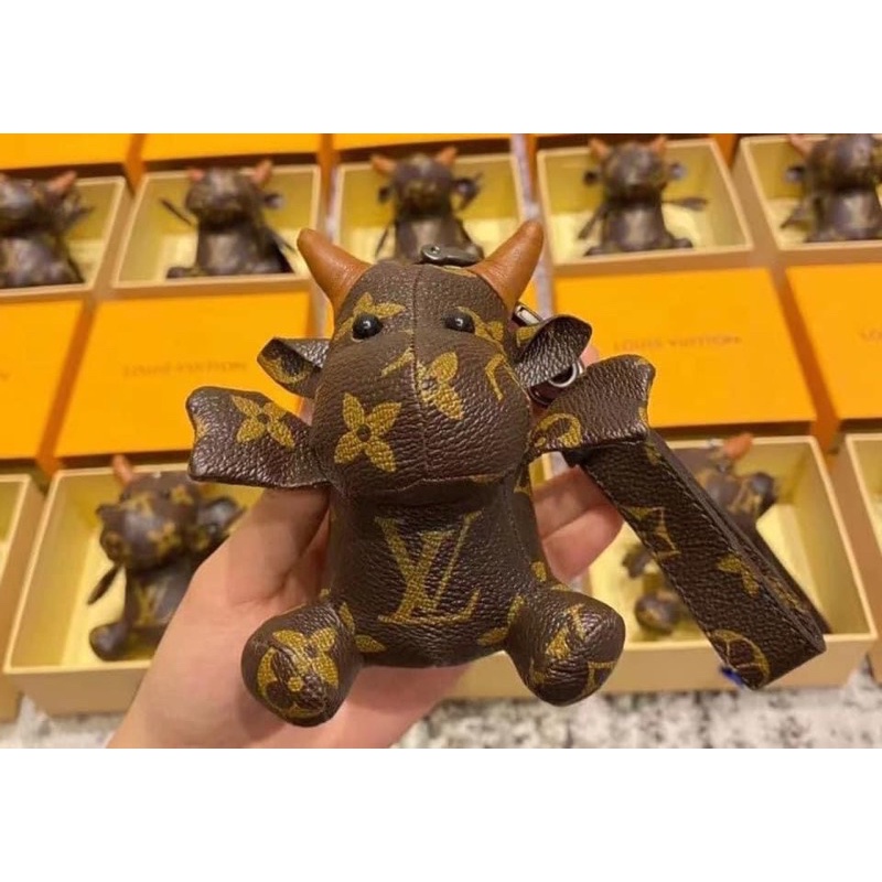 Louis vuitton dog keychain on sale price