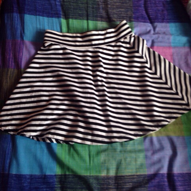 H and m black hotsell and white striped skirt