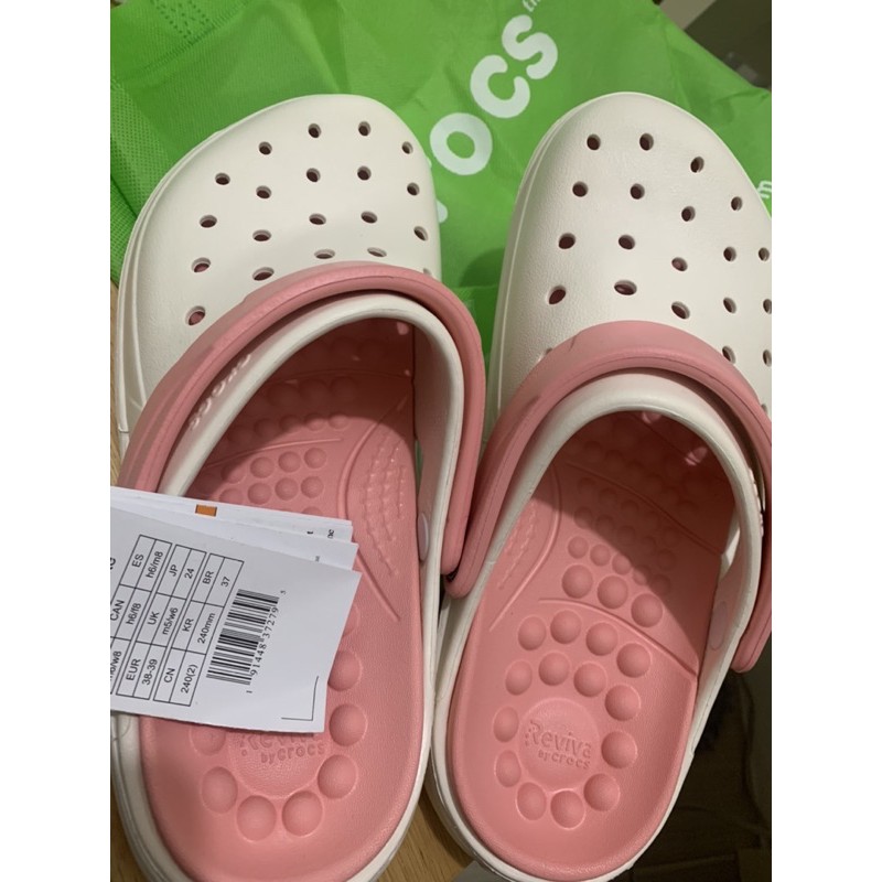 White and outlet pink crocs