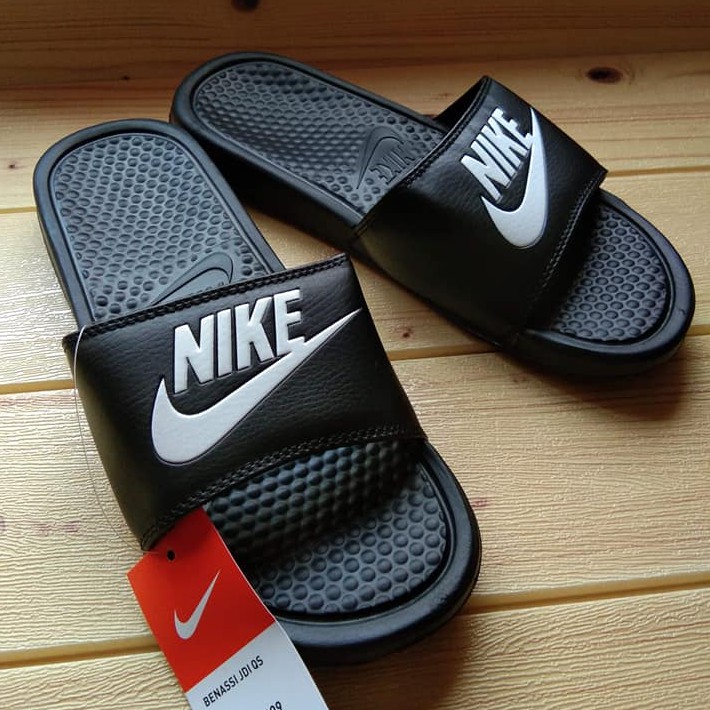 Nike benassi 2024 fit