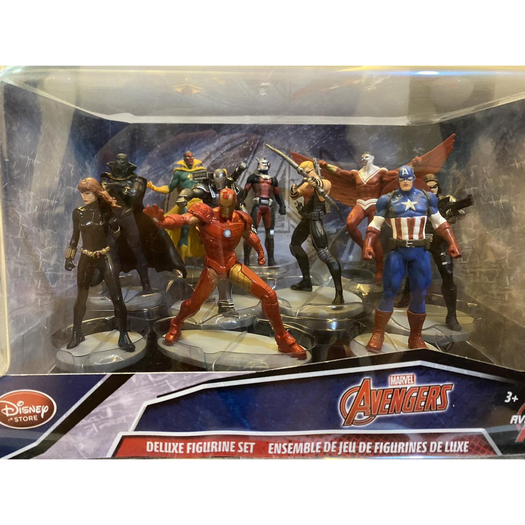 Avengers deluxe cheap figure set