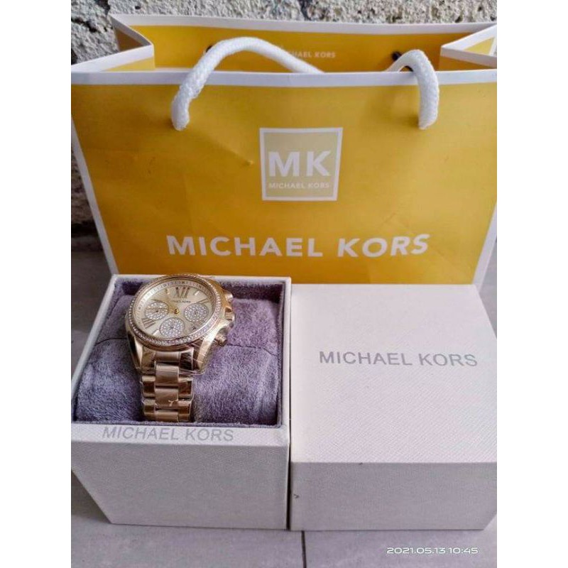 Michael kors watch store design