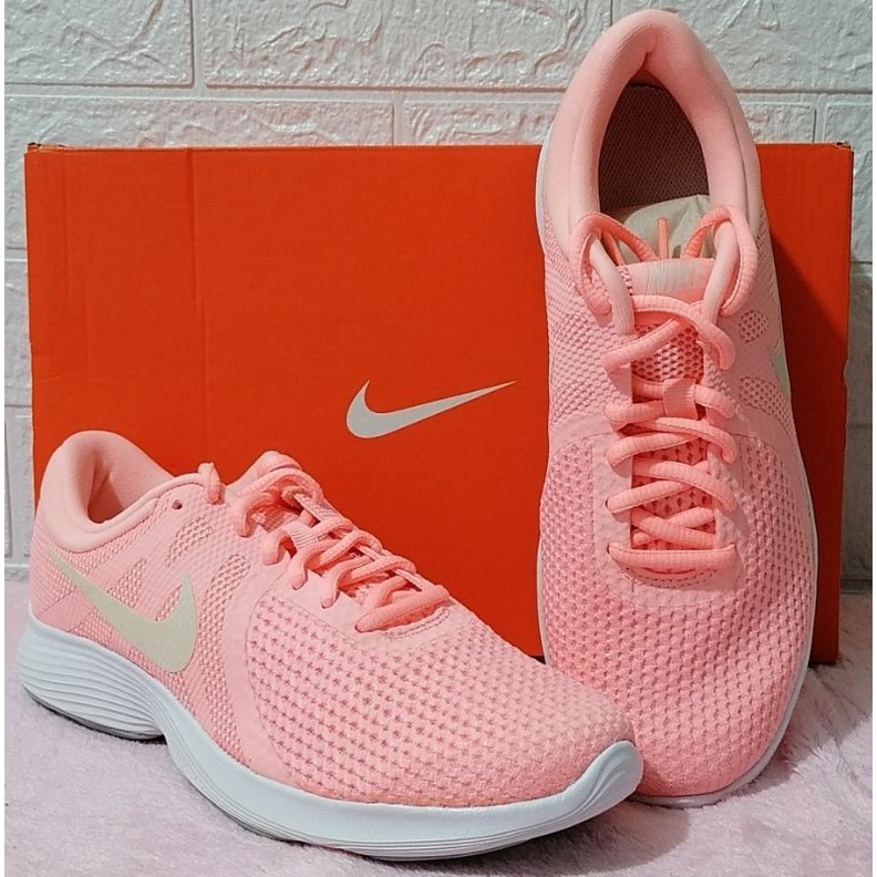 Nike w clearance revolution 4