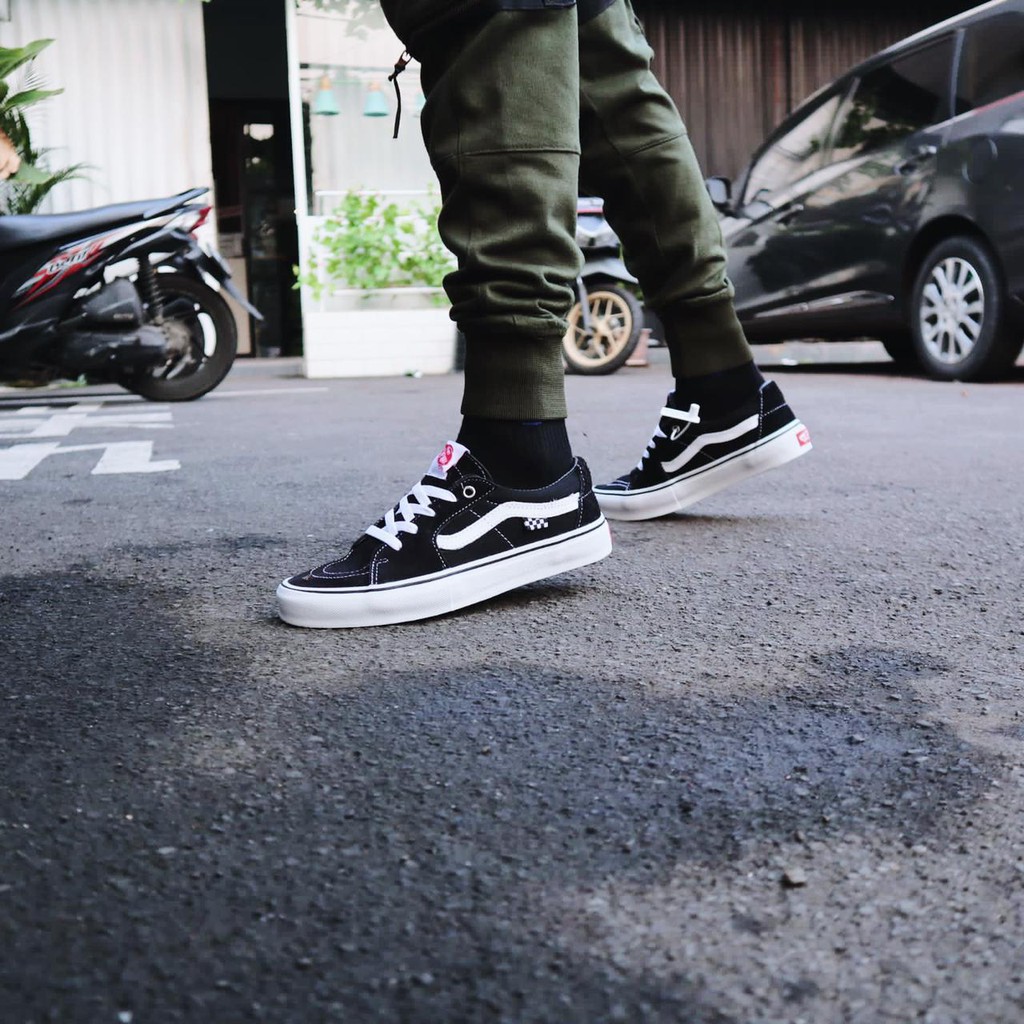 Black and outlet white vans shoes