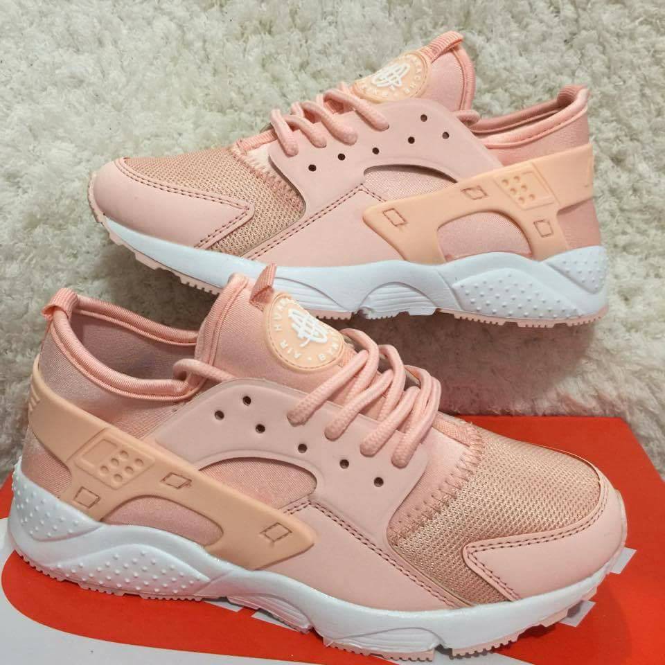 Pink nike hotsell huarache shoes