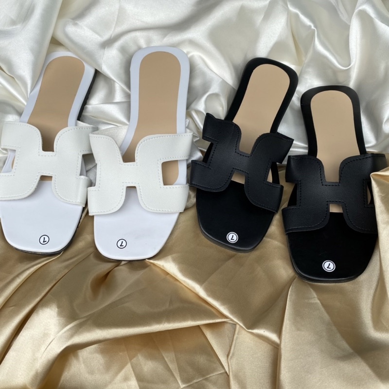 Hermes white outlet flat sandals