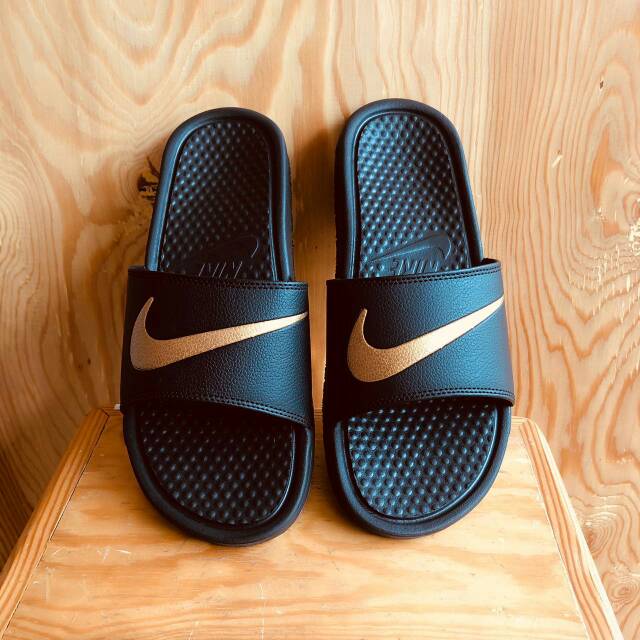 Nike best sale swoosh slippers