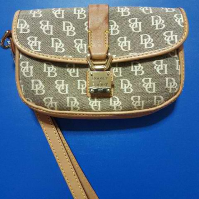 Dooney and bourke hot sale wristlet strap