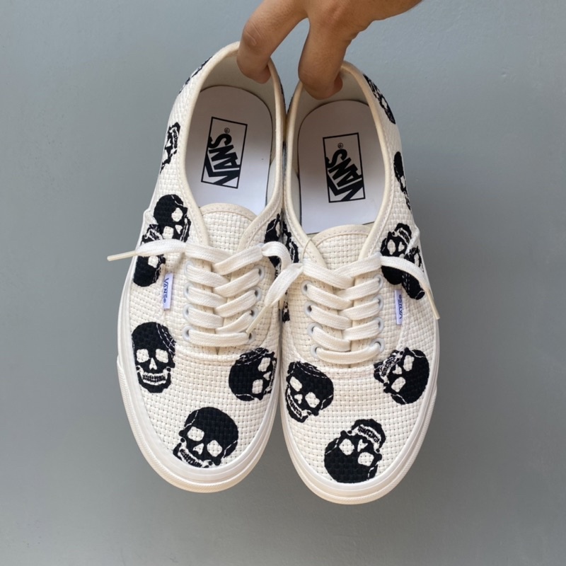 Vans deals skull shoes