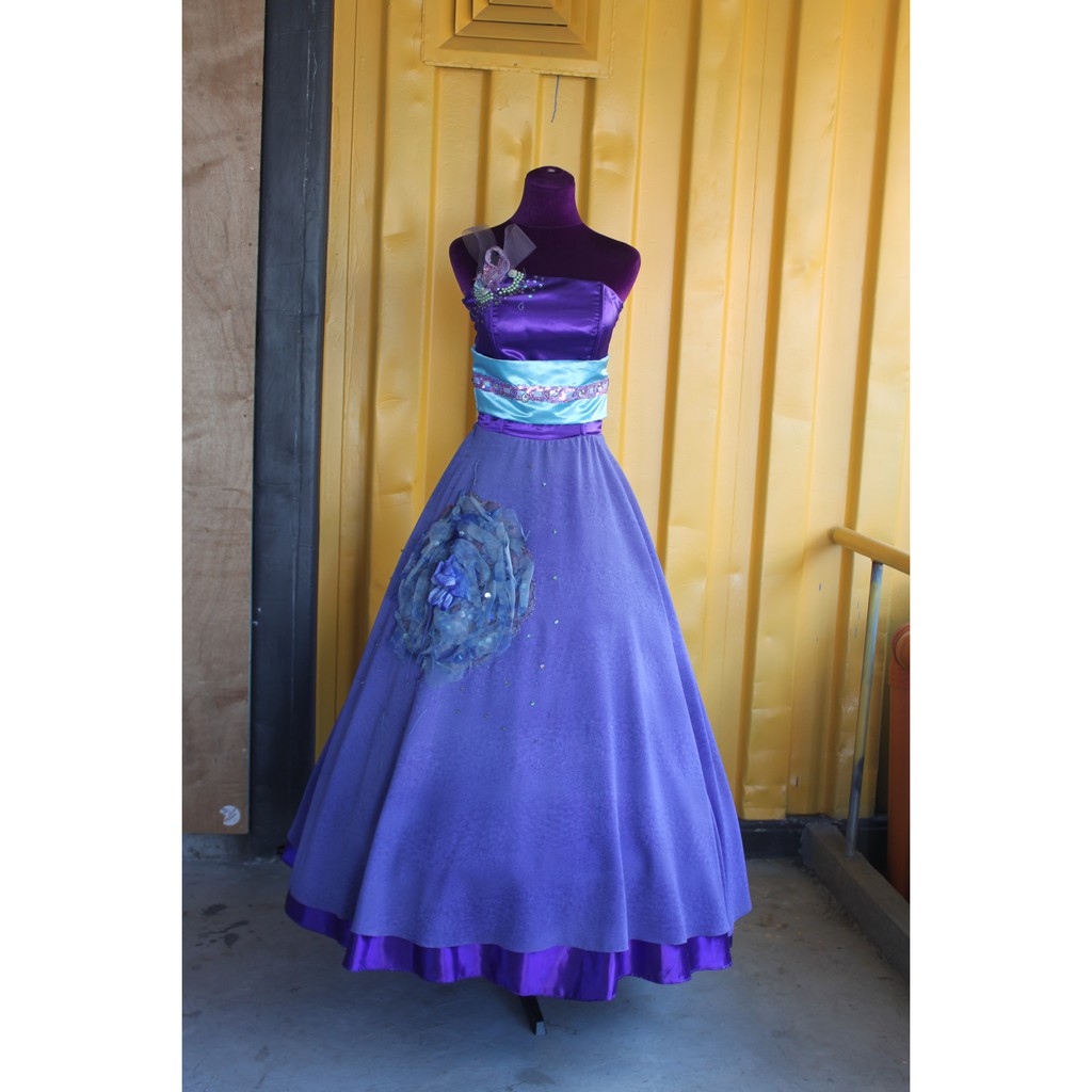 Second hand prom outlet dress shop