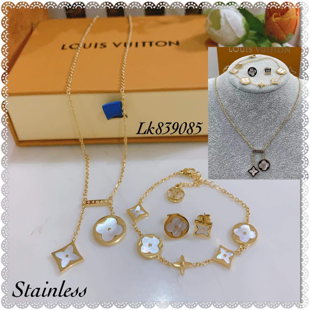 Lv deals jewelry set