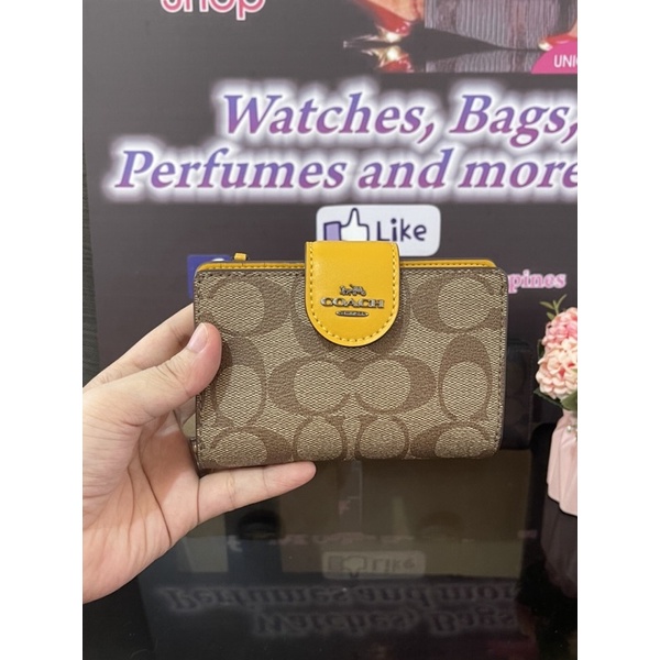 Coach wallet saddle discount color