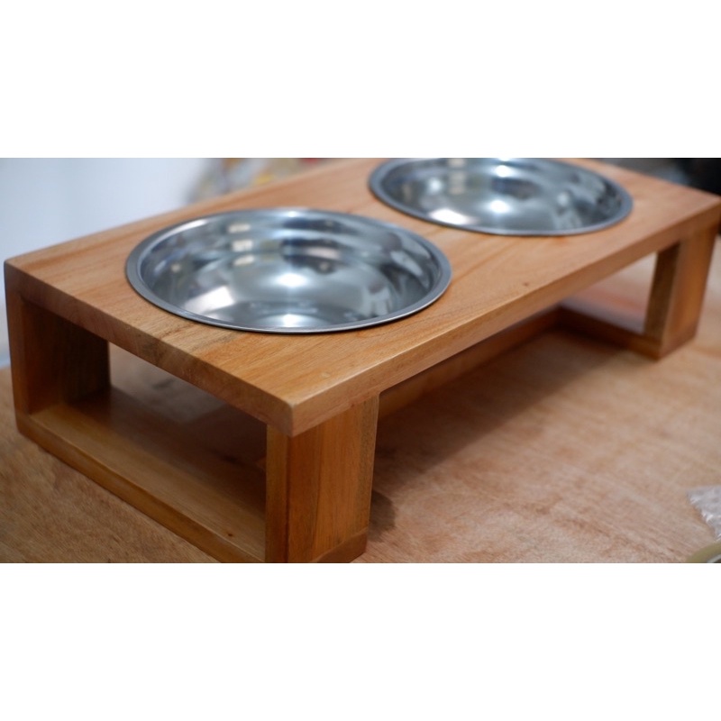 Pet food outlet bowl stand