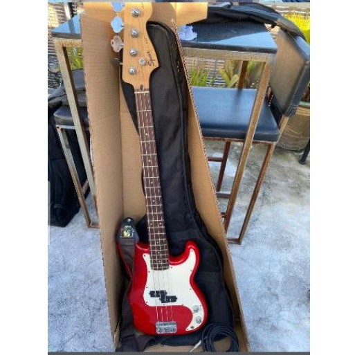 Squier bass store guitar price