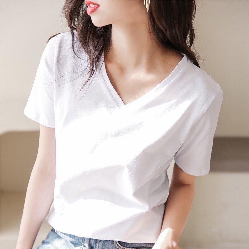 White v neck t best sale shirt outfit