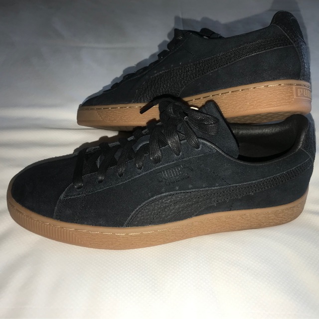 Puma suede black and on sale gum