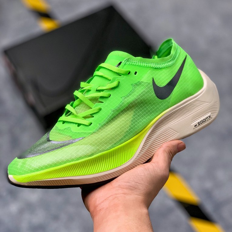 Nike green sports sales shoes