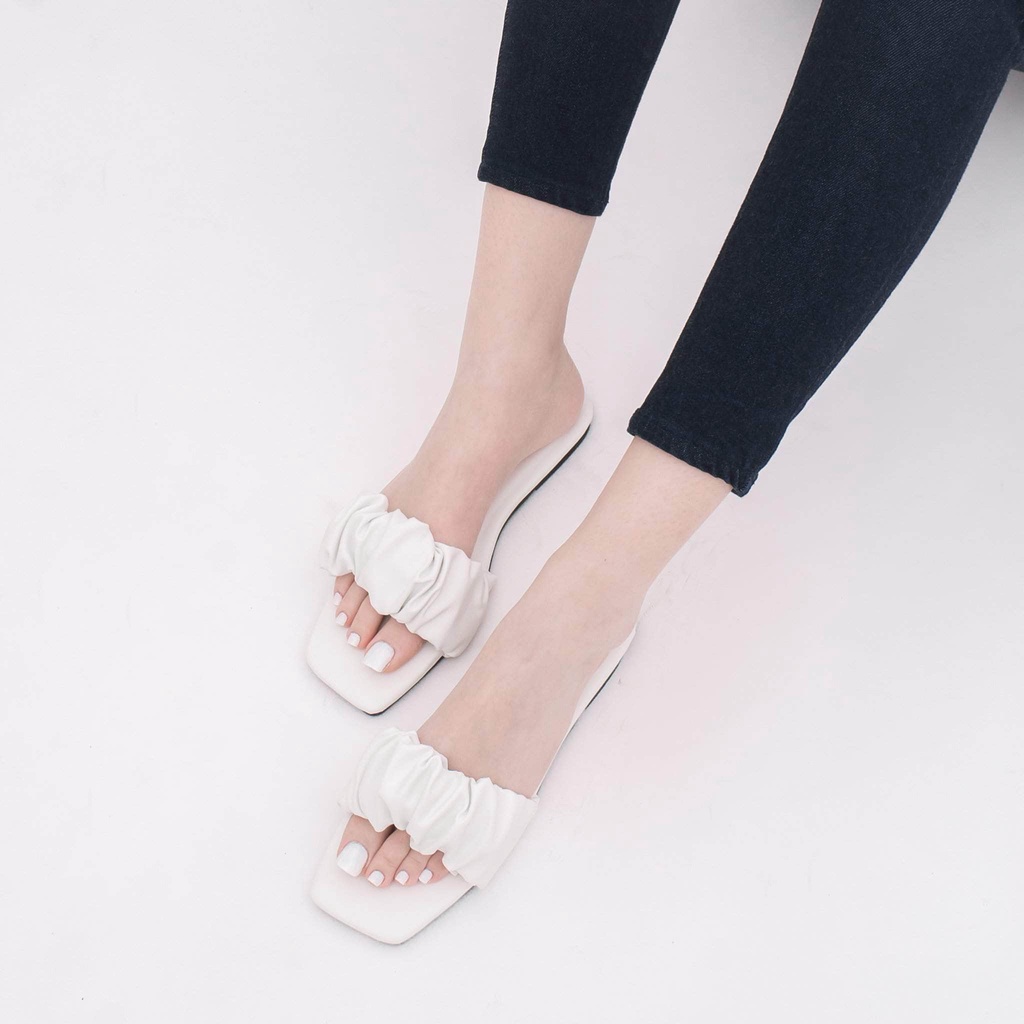 Mia hot sale flat sandals