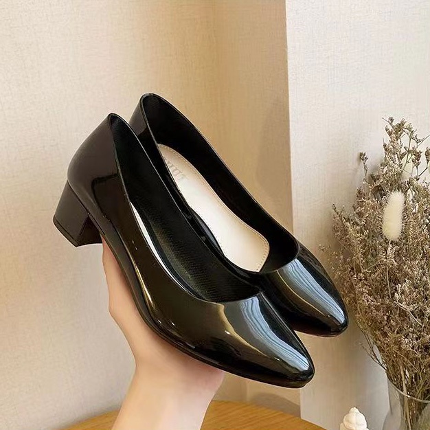 Rubber 2024 heel pumps