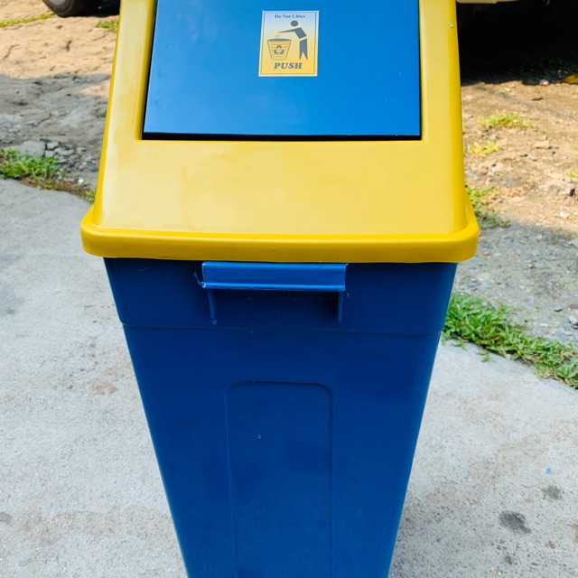 Plastic garbage clearance bin