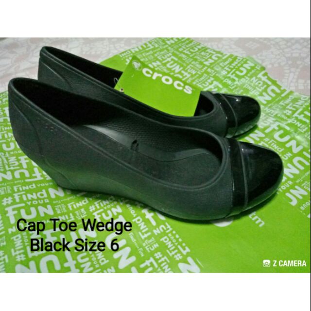 Crocs cap cheap toe wedge