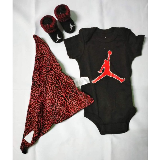 Infant jordan hot sale outfit sets