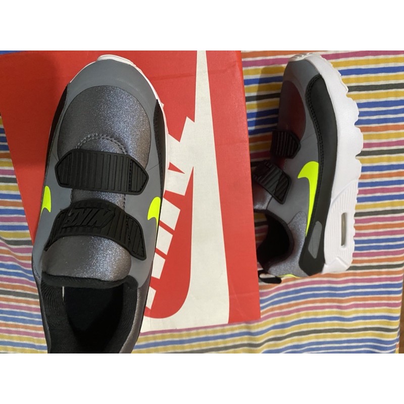 Nike tiny outlet 90