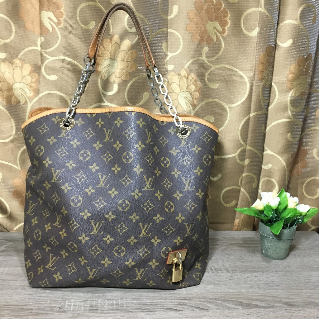 Louis Vuitton Automne-Hiver Monogram Tote Bag - Preloved(used