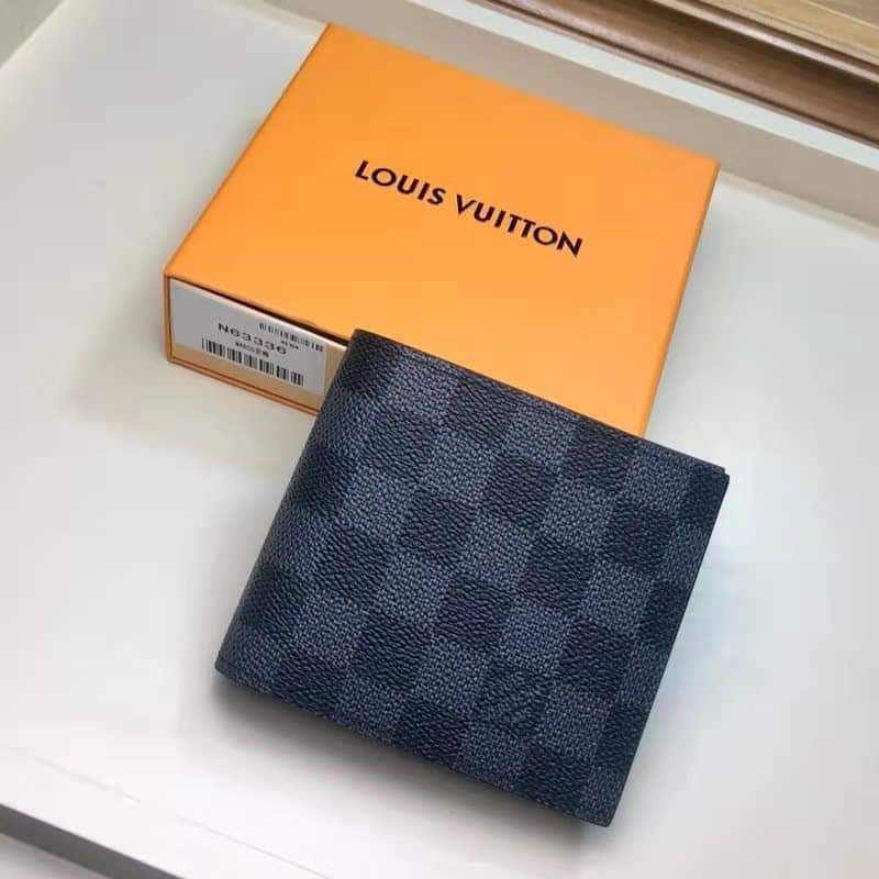Authentic Mens Wallet LV,High Quality with Complete inclusions,Box,DushBag  and CareCard.