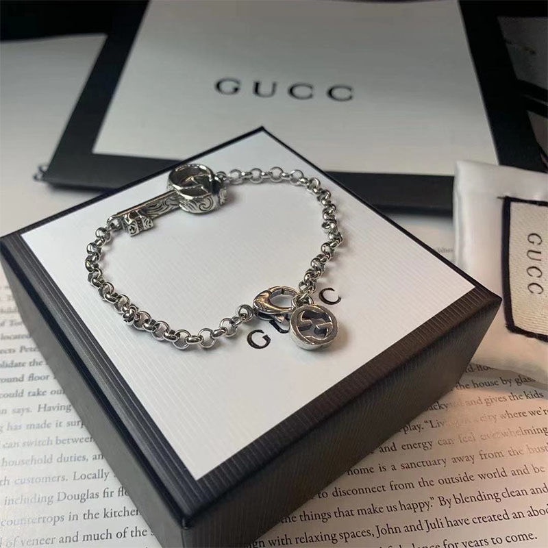 Gucci charm hotsell bracelet watch