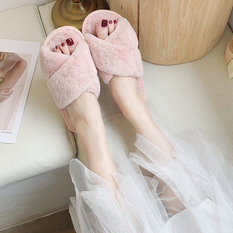 Plush hot sale bedroom slippers