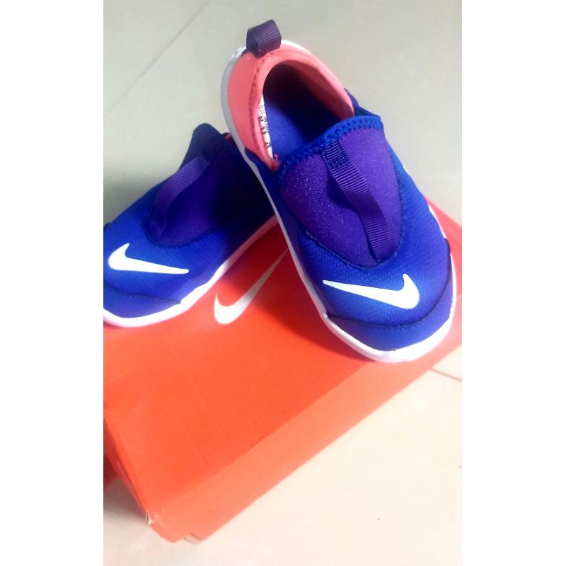 Nike lil cheap swoosh shoes