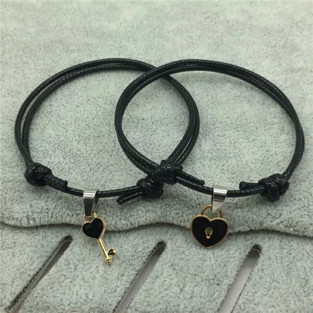 Bracelet with lock hot sale and key