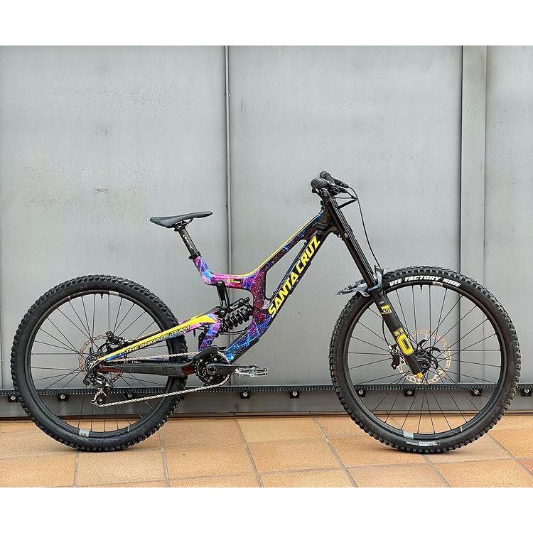 Brand new original Santa Cruz v10 bike