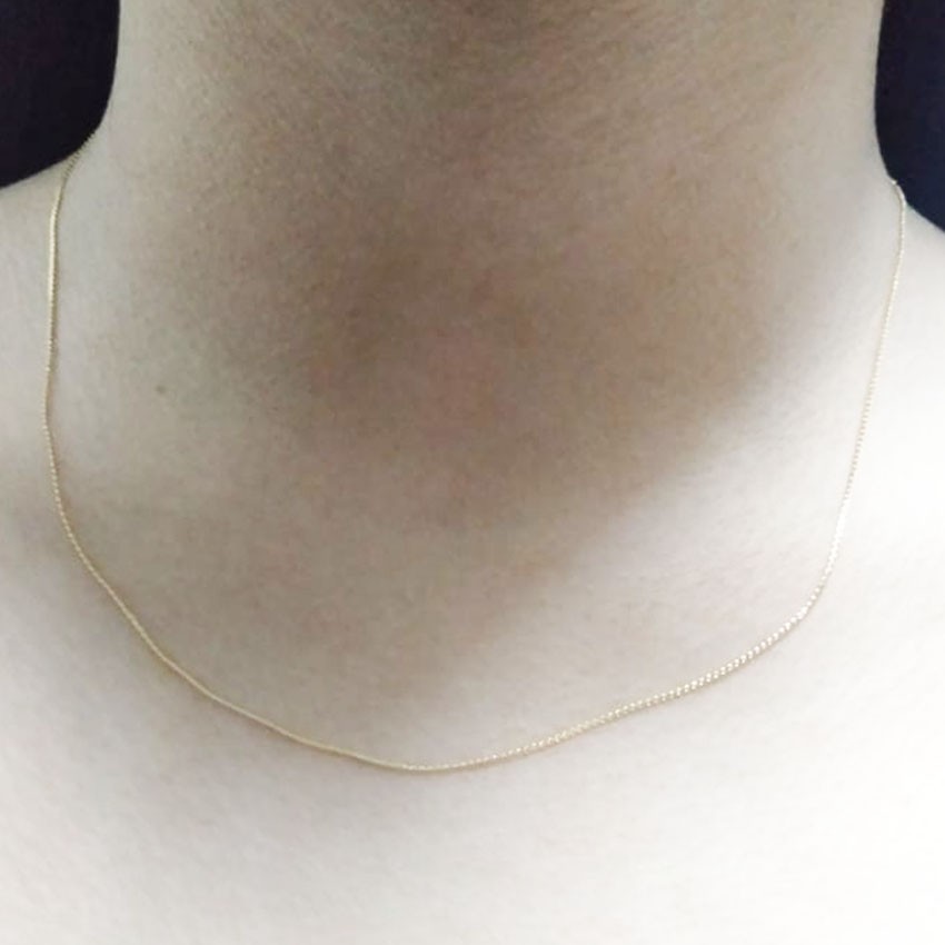 Thin neck clearance chain gold