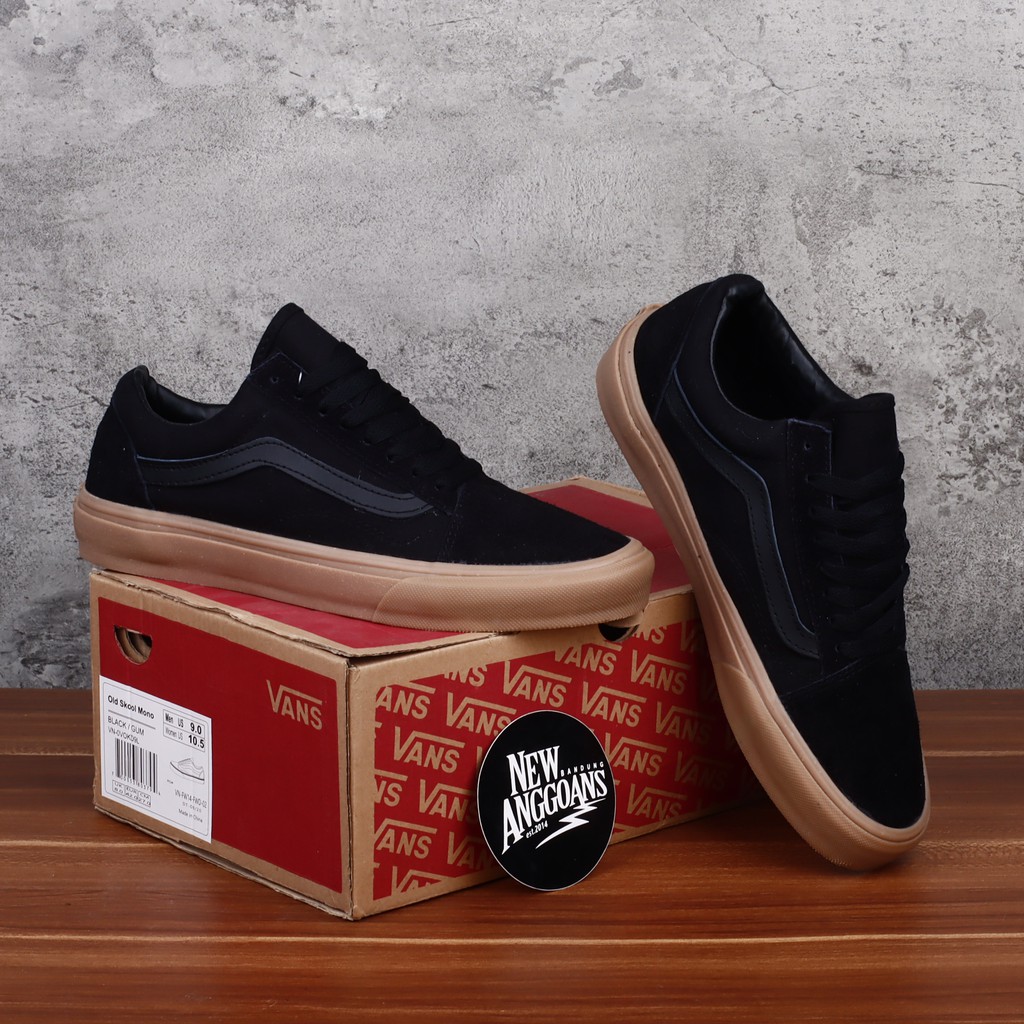 Black vans 2025 with black soles