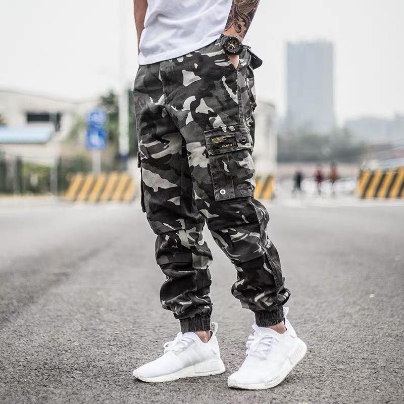 Camouflage jogger pants on sale outfit