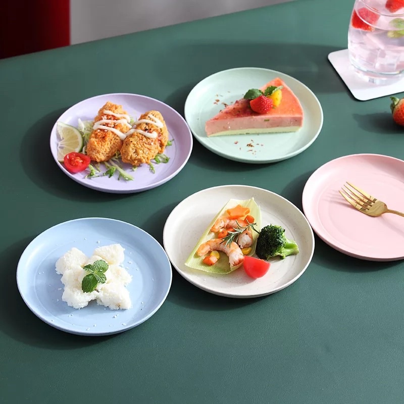 Pastel shop plastic plates