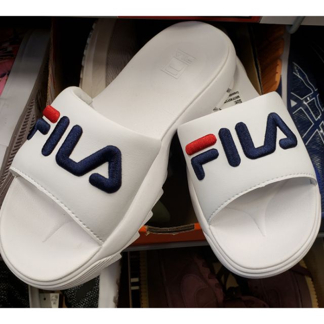 Fila on sale disruptor slides