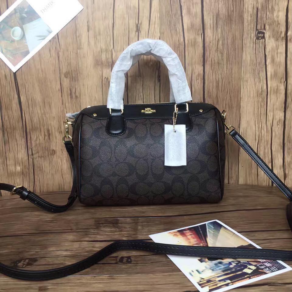 Coach large 2025 bennett bag