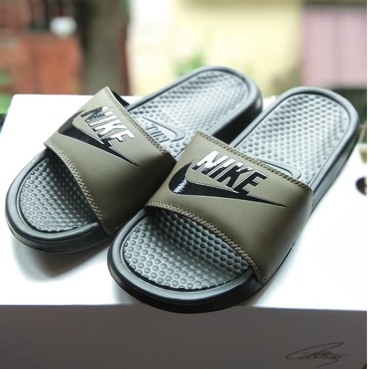 Nike green outlet slippers