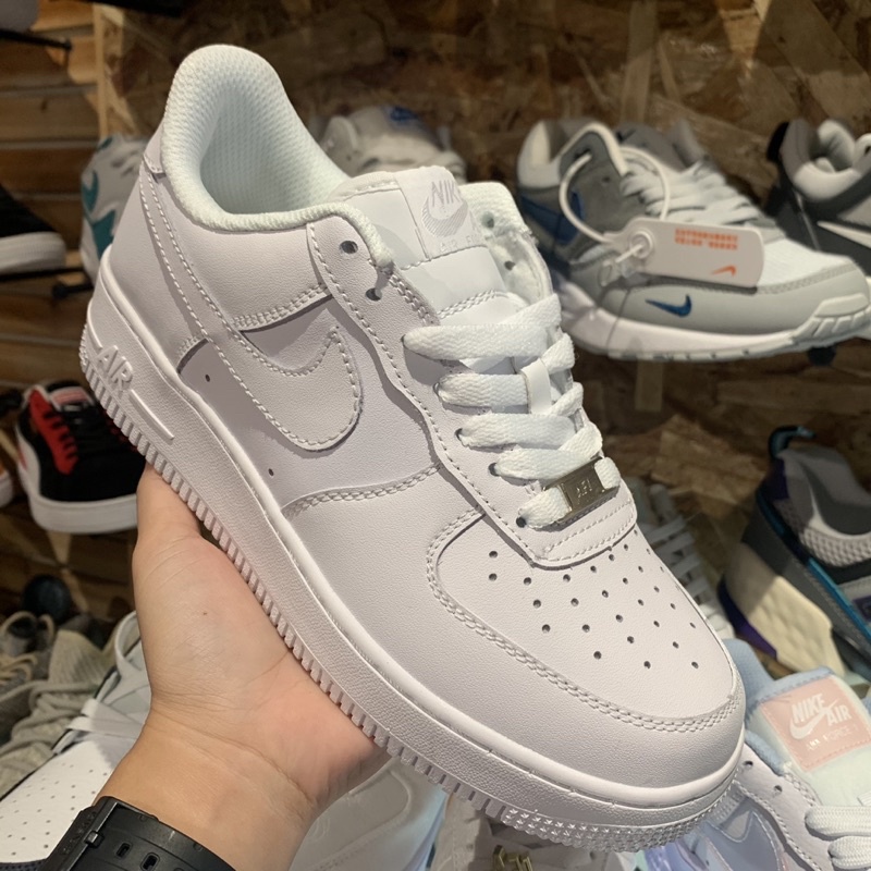 Air force 1 outlet white womens vs mens