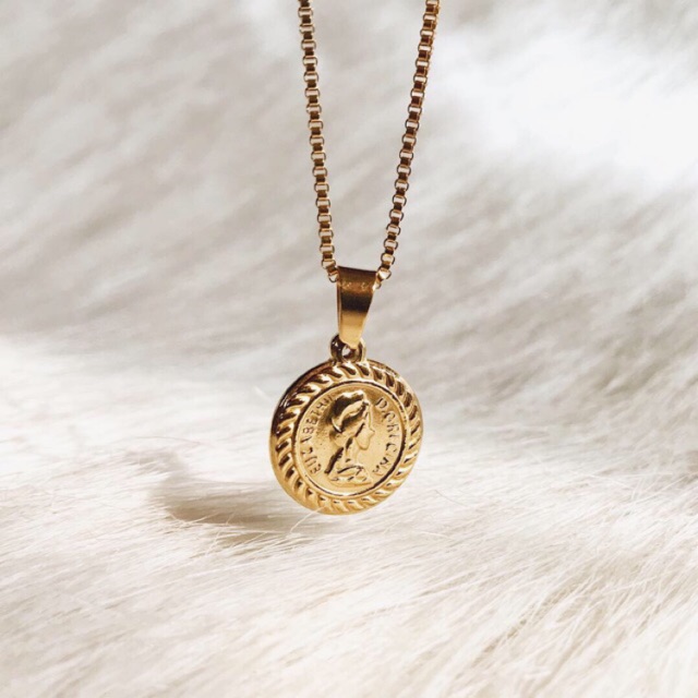 Queen elizabeth gold coin on sale necklace