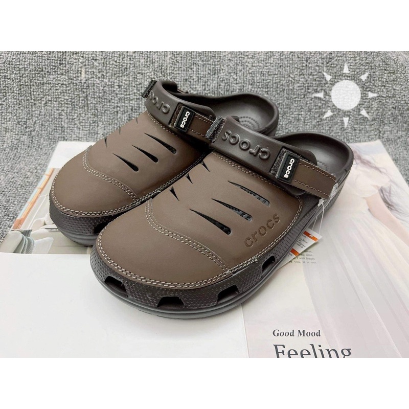 Leather on sale crocs yukon