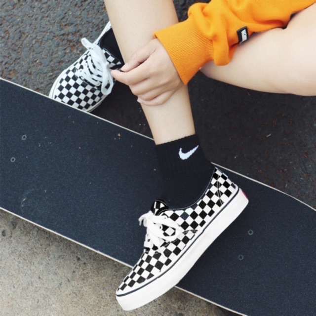 Women's low top sale checkered vans