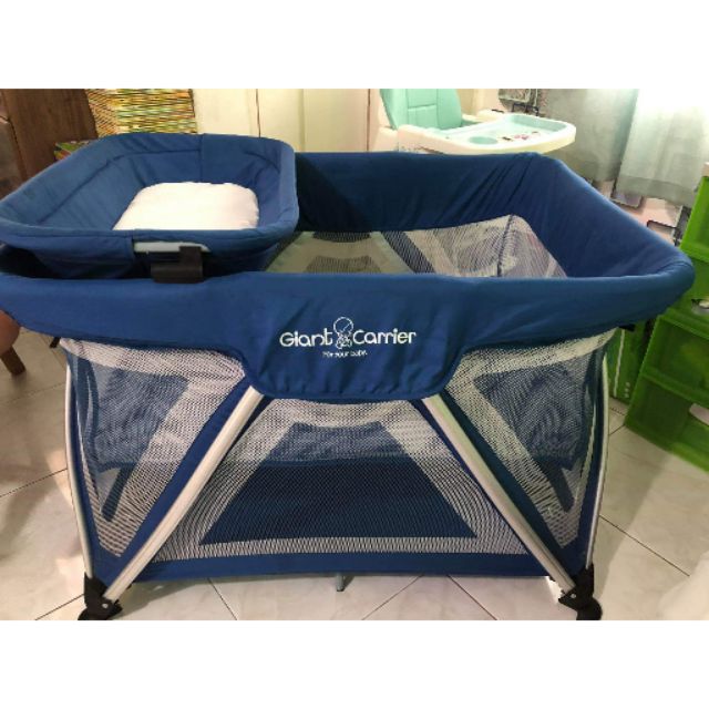 Giant store carrier crib