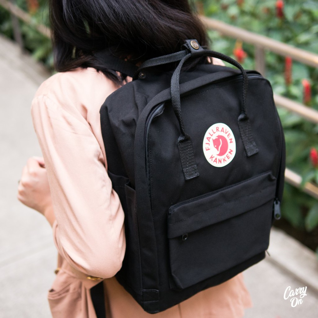 Black fjallraven kanken discount backpack