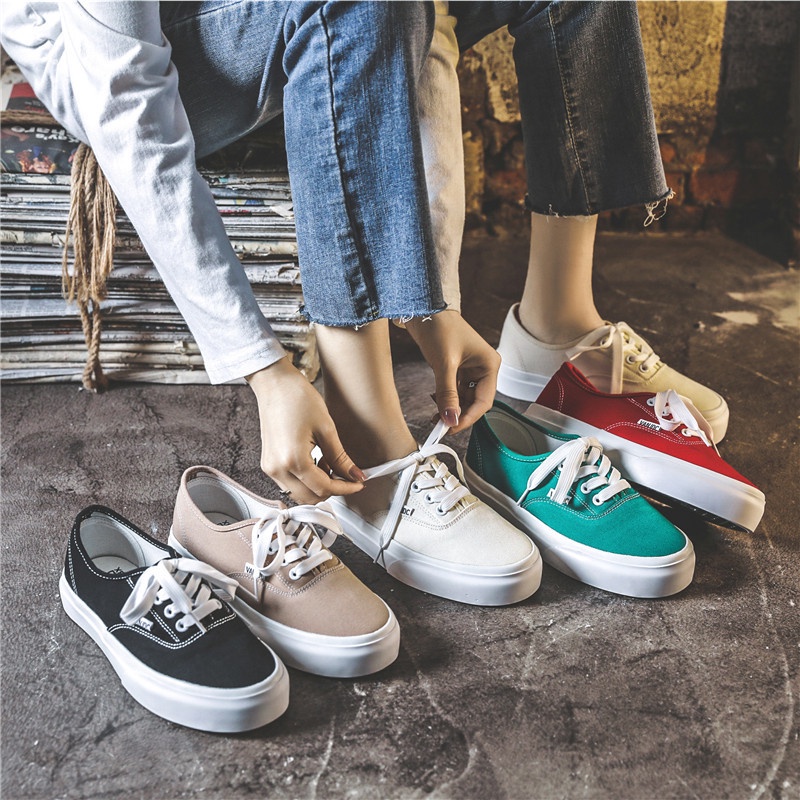 Vans female hot sale shoes